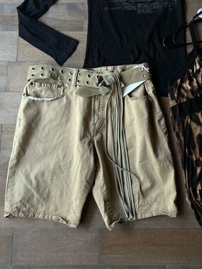 GAP Khaki Tan Men's Shorts with Grommet Belt
